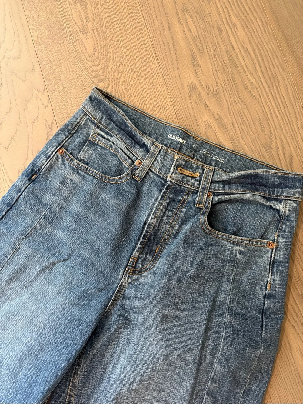 Old Navy High-Waisted Barrel Ankle Jeans - Picture 7 of 10